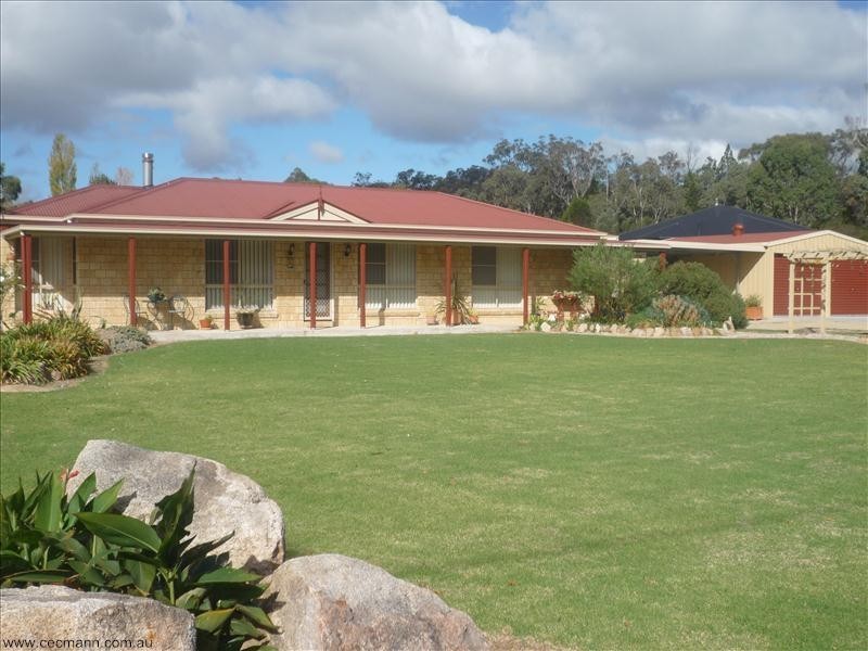 9 Rifle Range Road, Stanthorpe QLD 4380