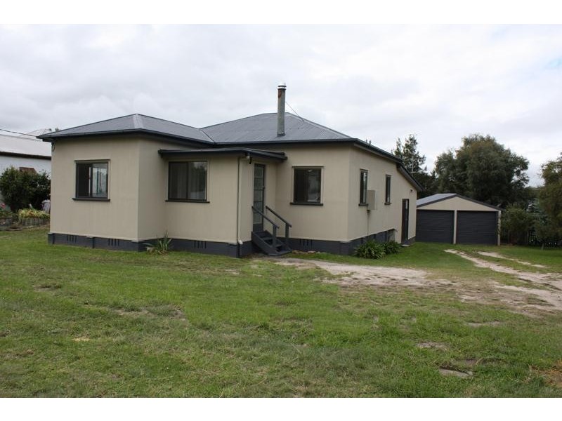 32 Pierpoint Street, Stanthorpe QLD 4380