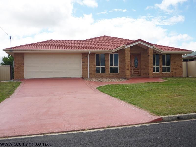 9 Barton Street, Stanthorpe QLD 4380