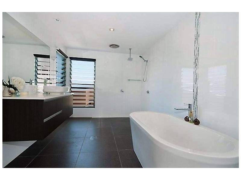 8 Bayview Drive, East Ballina NSW 2478