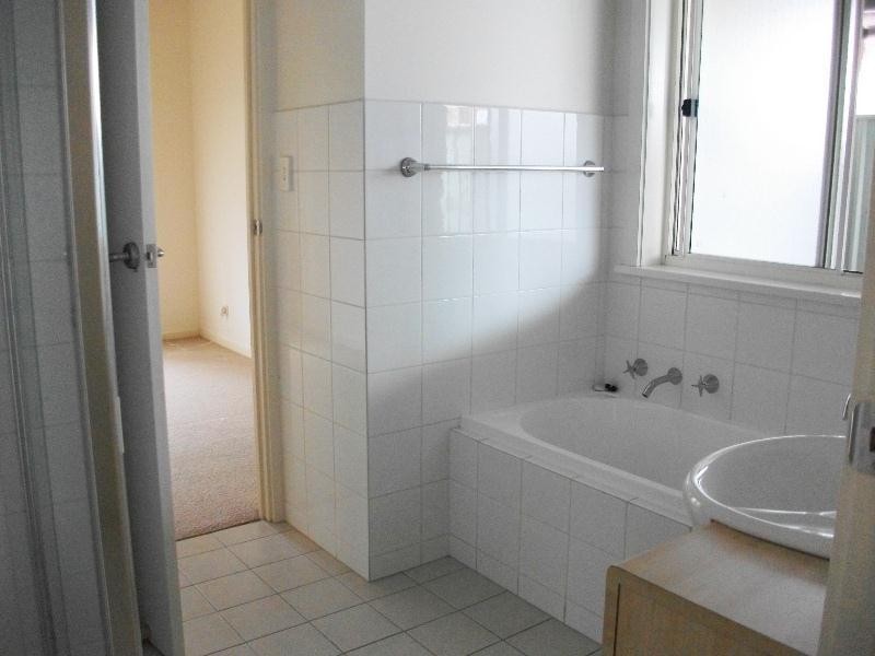 4 Portsmouth Lane, Mawson Lakes SA 5095