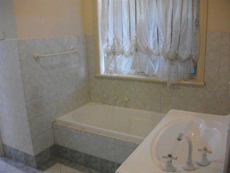 13 Lakewood Court, Mawson Lakes SA 5095