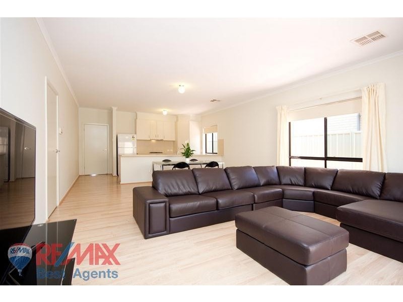 27 MacMillan Avenue, Mawson Lakes SA 5095