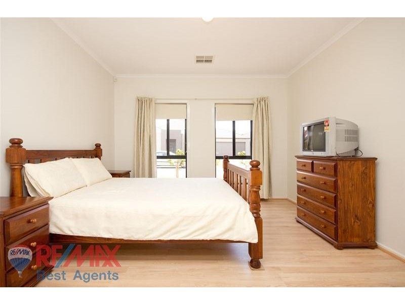 27 MacMillan Avenue, Mawson Lakes SA 5095