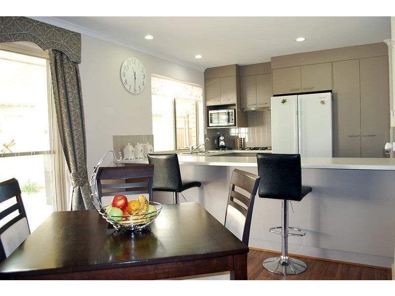 6 Canberra Court, Smithfield SA 5114