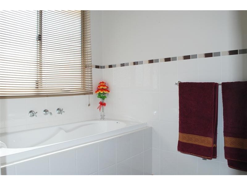 6 Canberra Court, Smithfield SA 5114