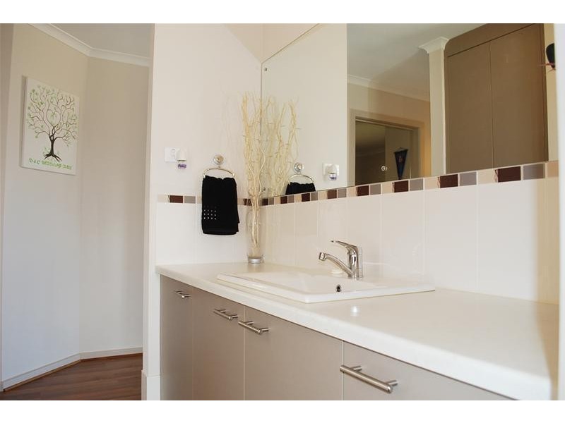 6 Canberra Court, Smithfield SA 5114