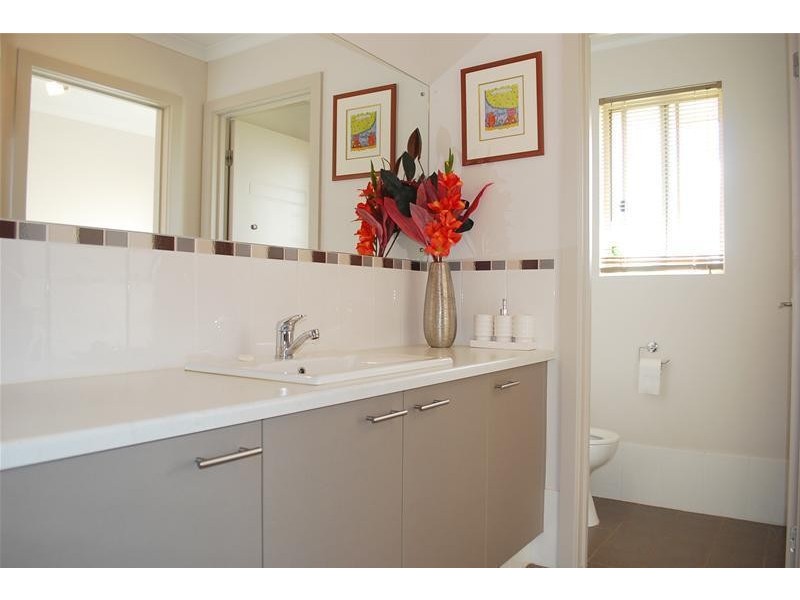 6 Canberra Court, Smithfield SA 5114