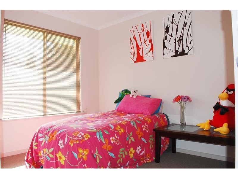 6 Canberra Court, Smithfield SA 5114