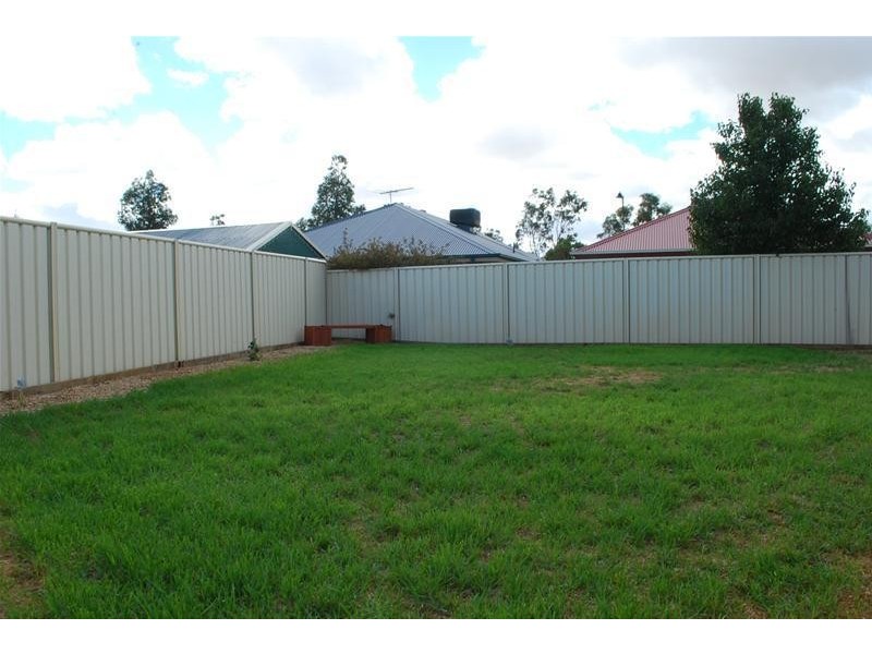 6 Canberra Court, Smithfield SA 5114