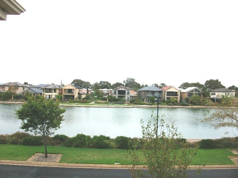 13 Shearwater Drive, Mawson Lakes SA 5095