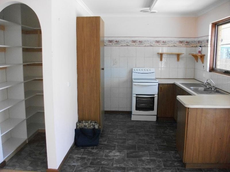 4 Rotterdam Road, Salisbury Downs SA 5108