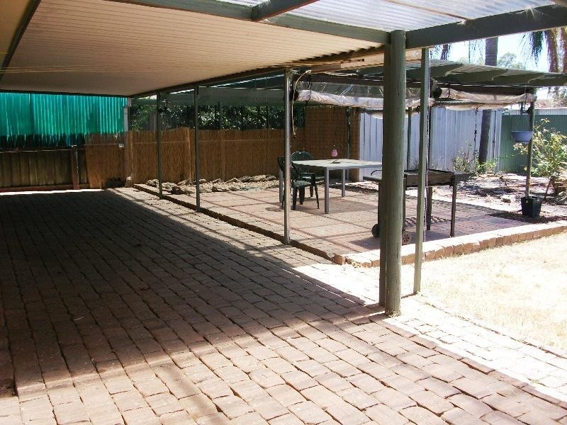 4 Rotterdam Road, Salisbury Downs SA 5108