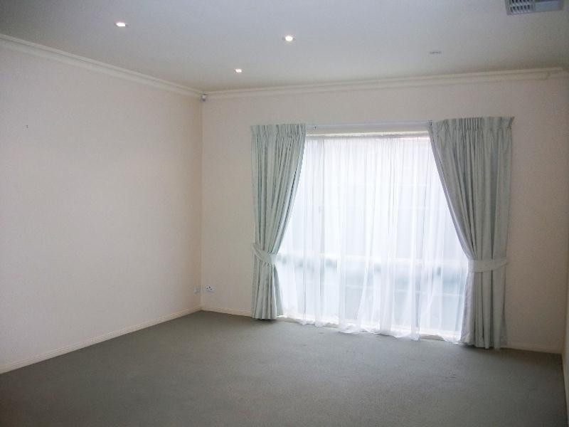 17 Elder Circuit, Mawson Lakes SA 5095