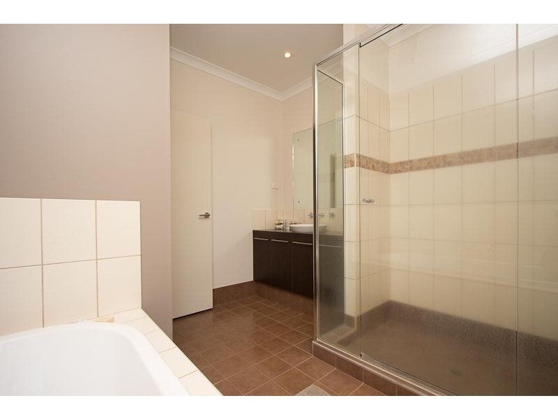 8 Honeyeater Loop, Djugun WA 6725