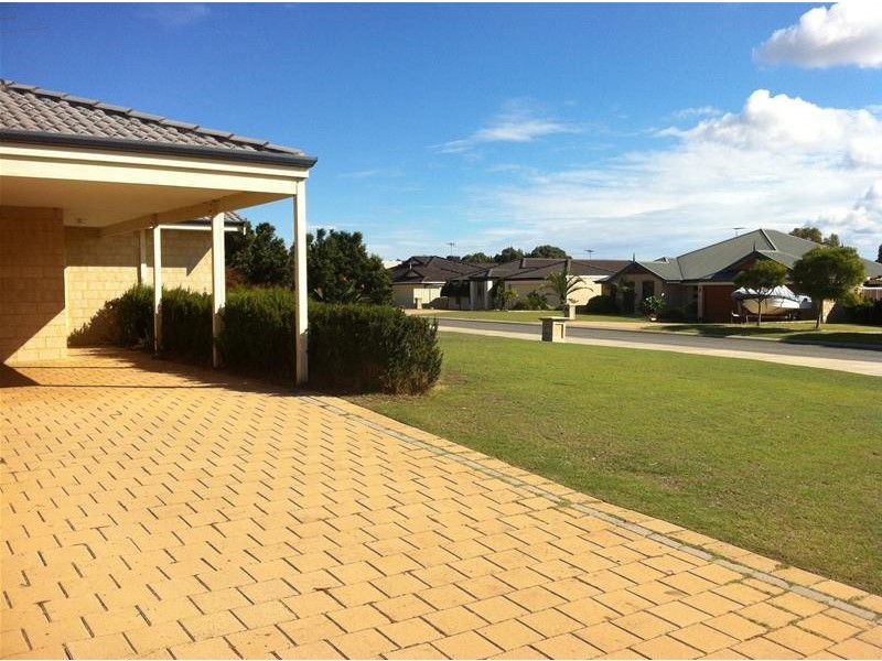 69 MacNaughton Crescent, Kinross WA 6028