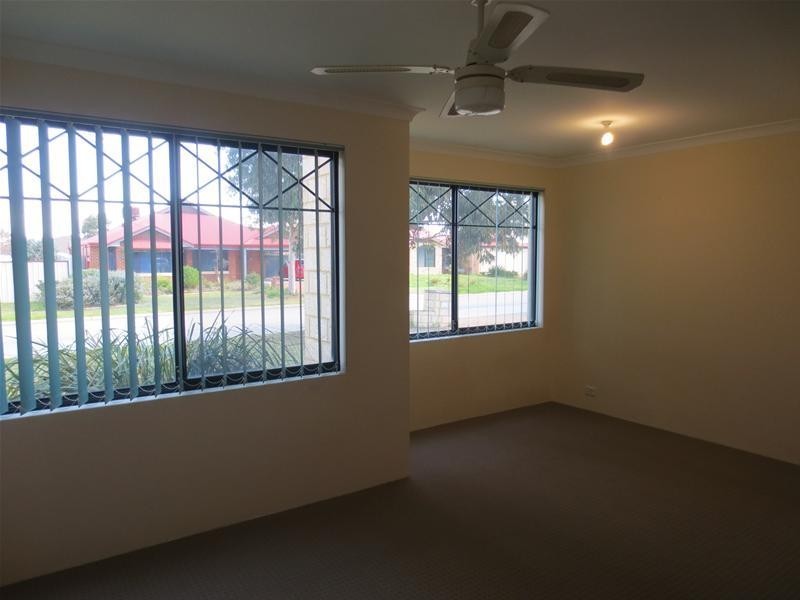 9 St Stephens Crescent, Tapping WA 6065