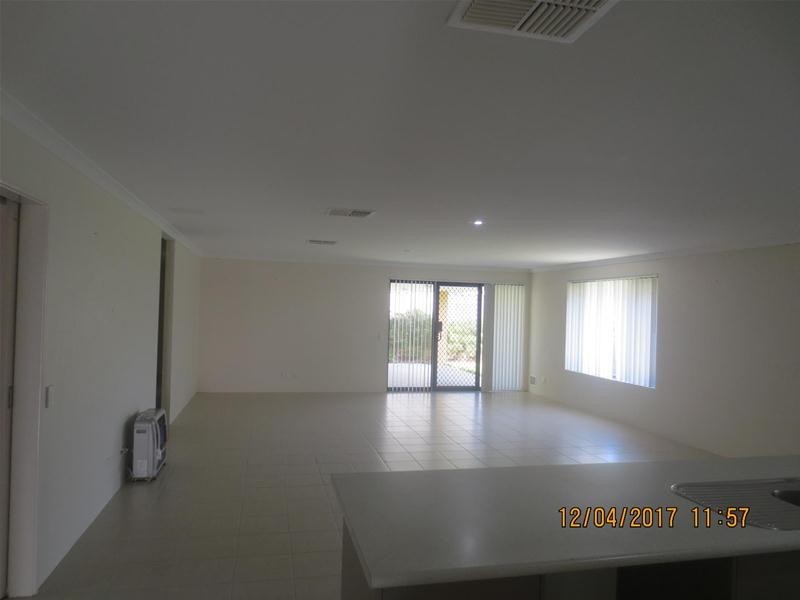 9 Menindee Road, Ellenbrook WA 6069