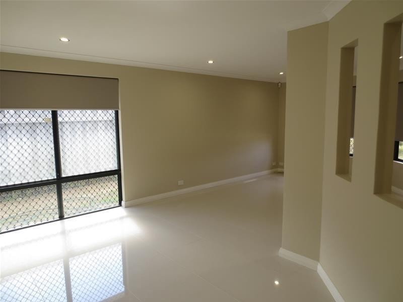 15 Golflinks Drive, Carramar WA 6031