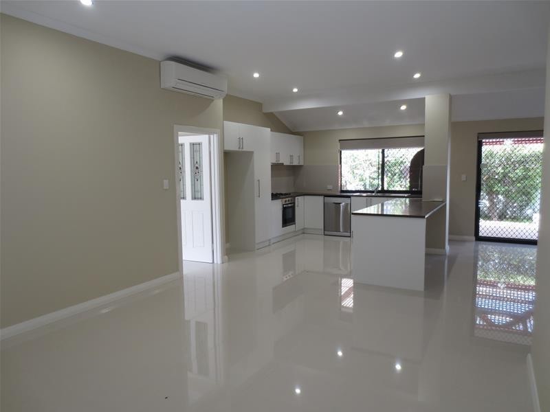 15 Golflinks Drive, Carramar WA 6031