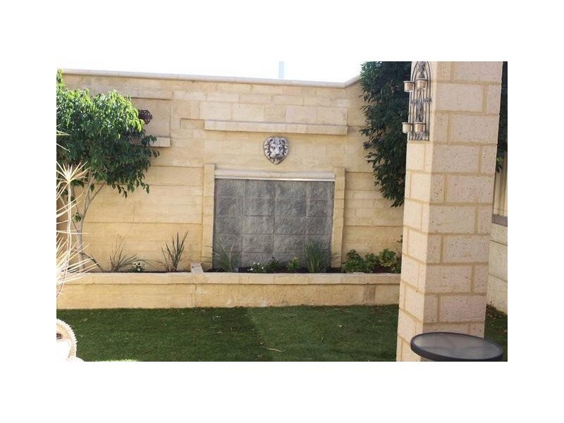 8 Jedburg Loop, Sinagra WA 6065