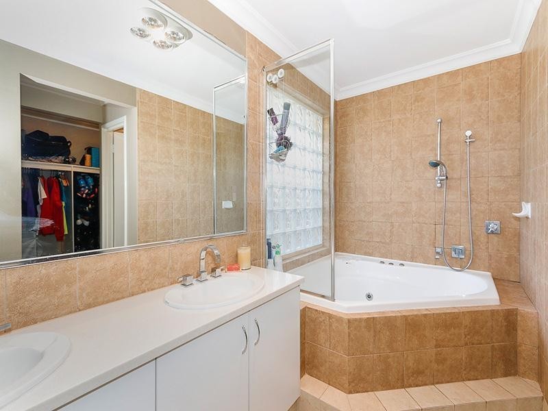 31 Eiffel Circuit, Tapping WA 6065