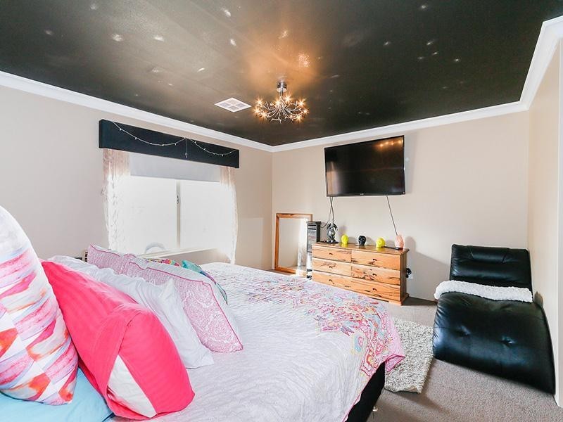 31 Eiffel Circuit, Tapping WA 6065