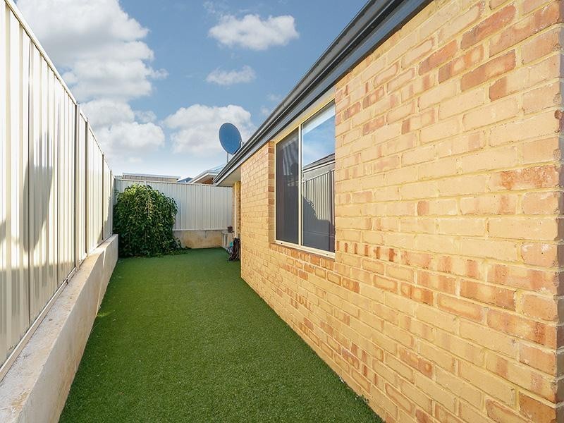 31 Eiffel Circuit, Tapping WA 6065