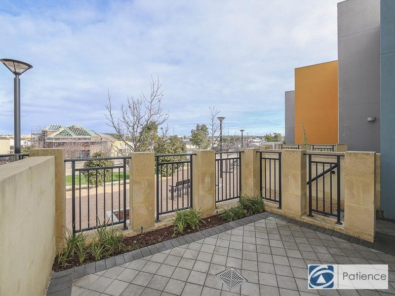 8/10 Pavonia Link, Clarkson WA 6030