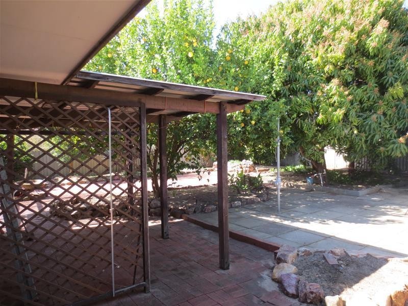 6 Edgley Place, Thornlie WA 6108