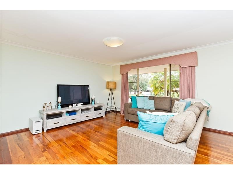 24 McDowell Crescent, Kingsley WA 6026