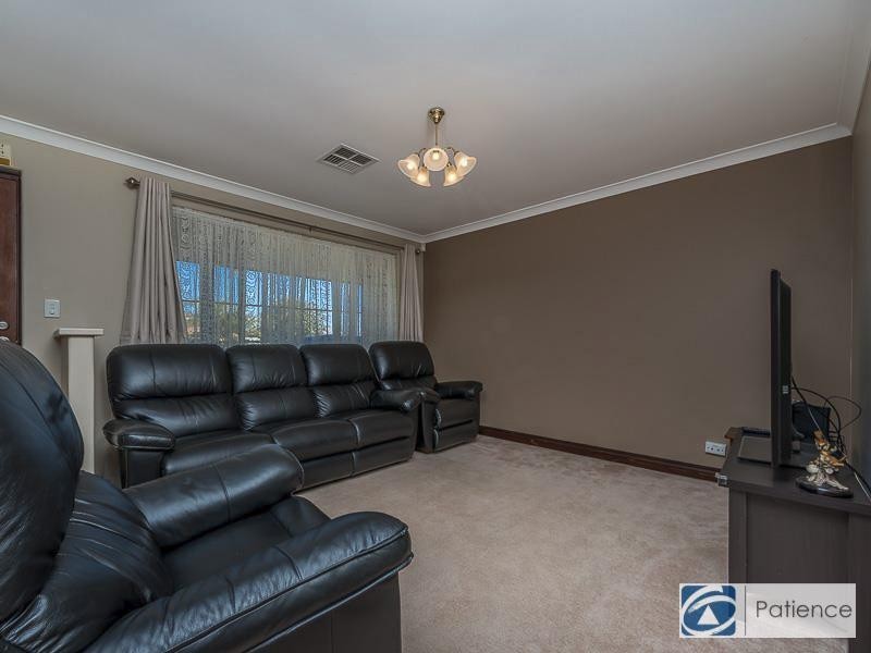 19 Glenfine Way, Carramar WA 6031