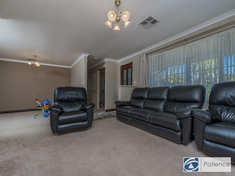 19 Glenfine Way, Carramar WA 6031