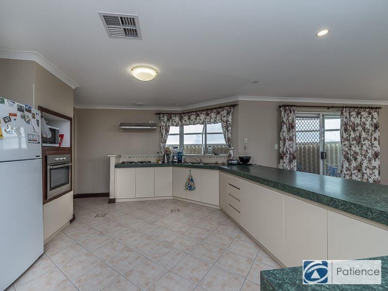 19 Glenfine Way, Carramar WA 6031