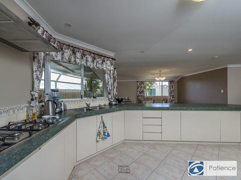 19 Glenfine Way, Carramar WA 6031