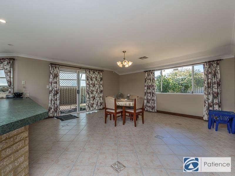 19 Glenfine Way, Carramar WA 6031