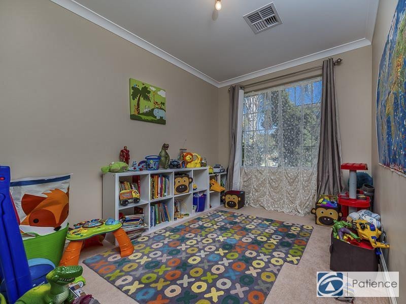 19 Glenfine Way, Carramar WA 6031