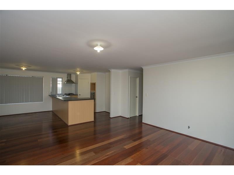 27 Fairvale Bend, Madeley WA 6065