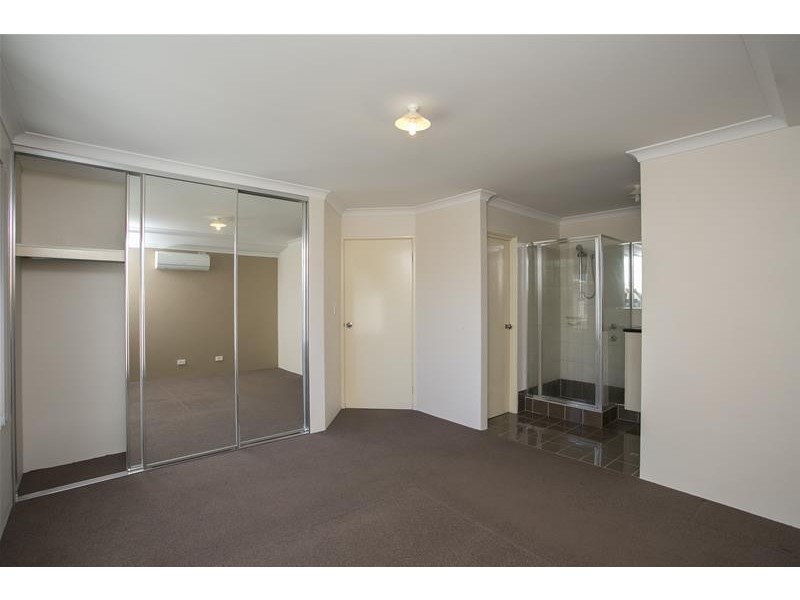 27 Fairvale Bend, Madeley WA 6065