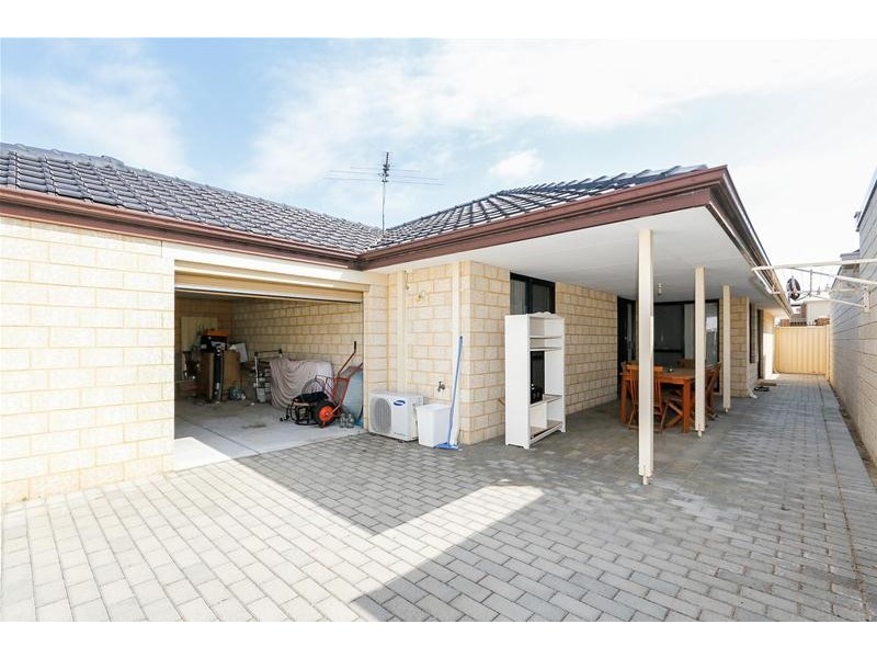 27 Fairvale Bend, Madeley WA 6065