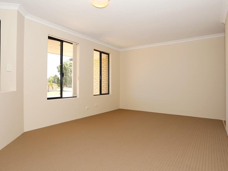 1 Allanbi Circle, Carramar WA 6031