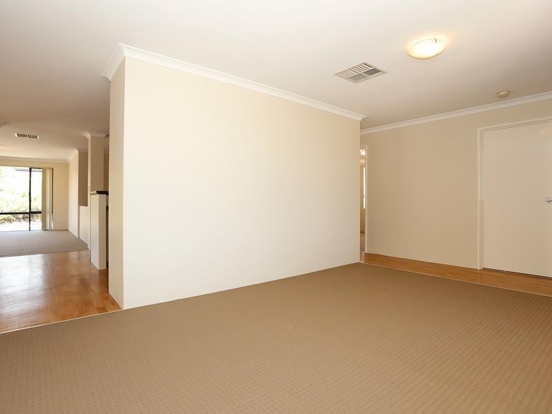 1 Allanbi Circle, Carramar WA 6031