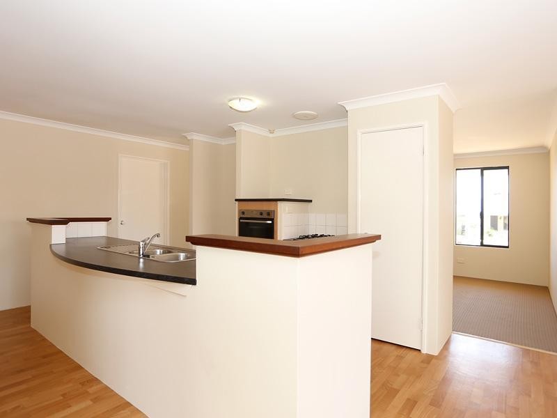 1 Allanbi Circle, Carramar WA 6031