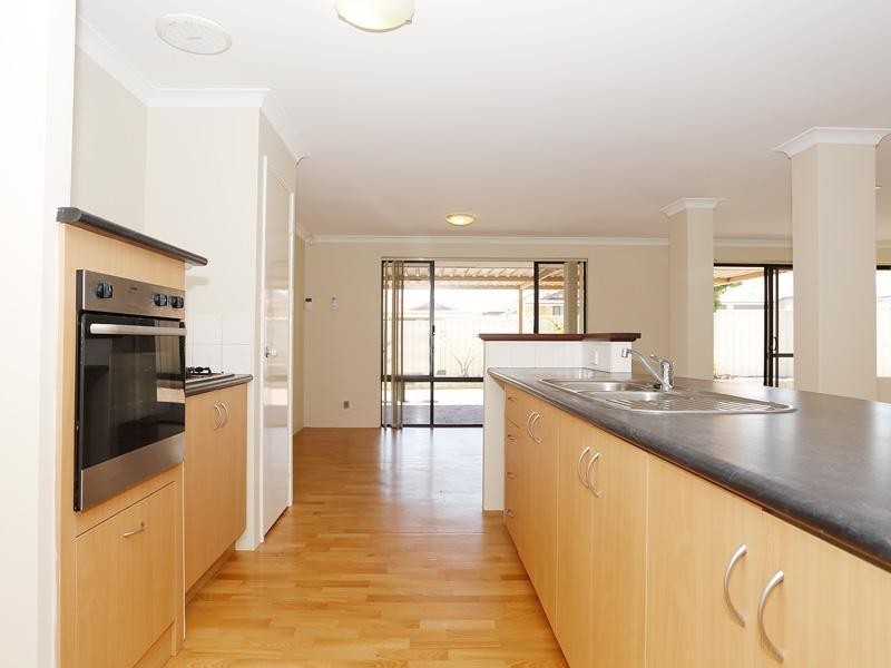 1 Allanbi Circle, Carramar WA 6031