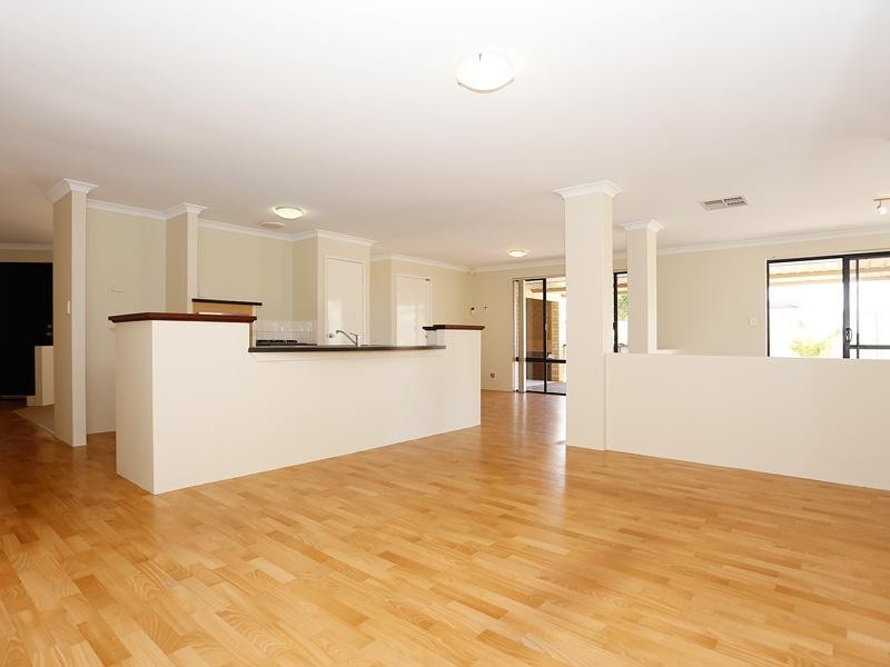 1 Allanbi Circle, Carramar WA 6031