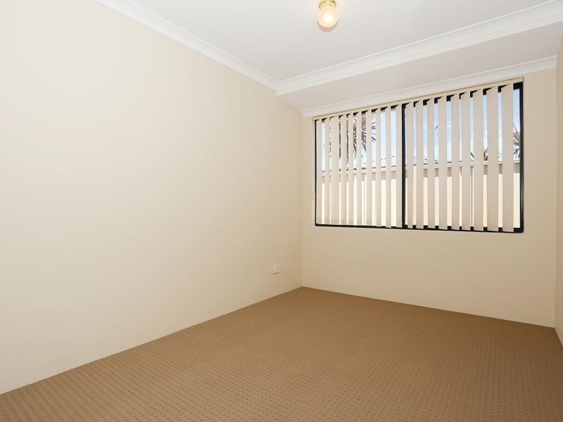 1 Allanbi Circle, Carramar WA 6031