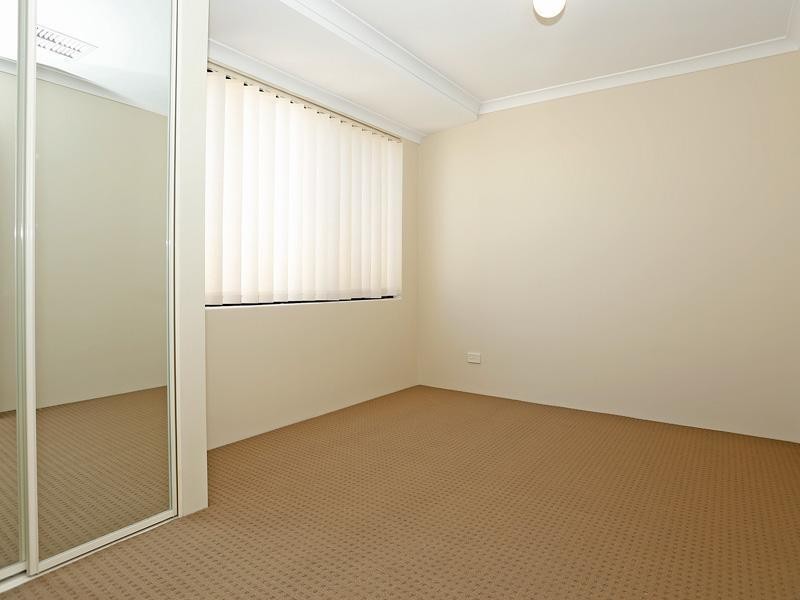 1 Allanbi Circle, Carramar WA 6031