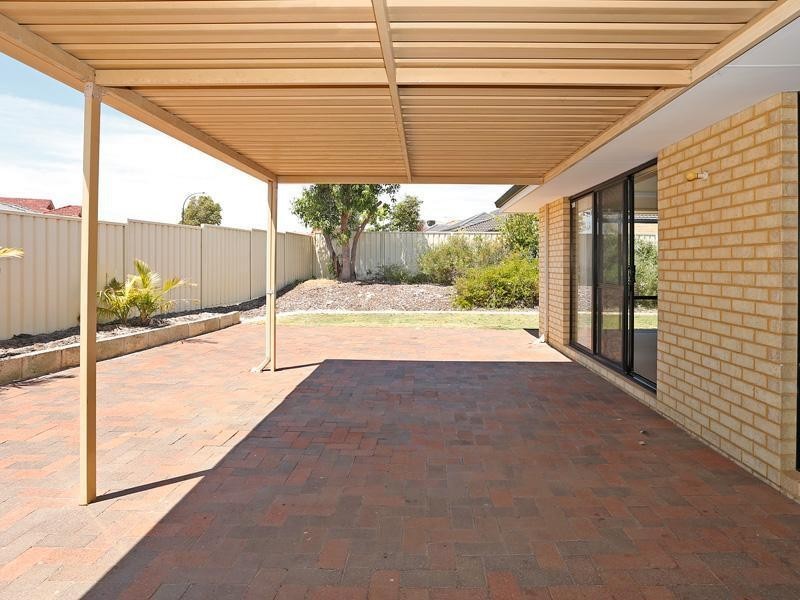 1 Allanbi Circle, Carramar WA 6031