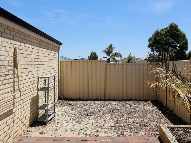 1 Allanbi Circle, Carramar WA 6031