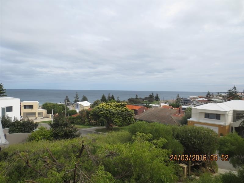24A King Albert Road, Trigg WA 6029
